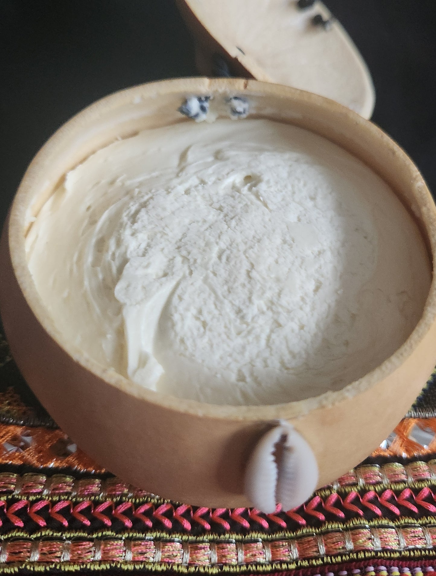 Soin sublimateur : Calebasse Baume-Fouetté Karité/ Moringa, artisanat
